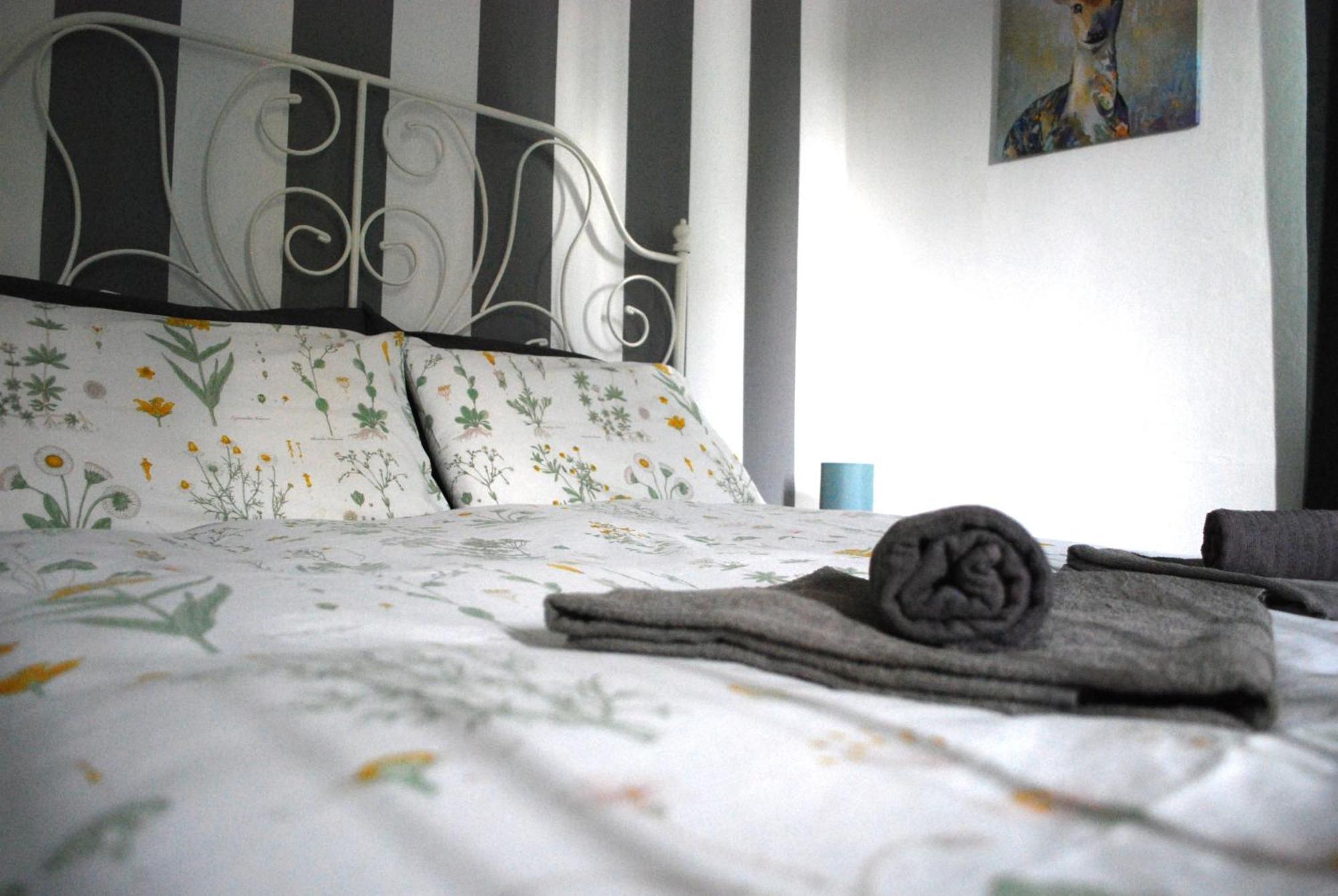 Bed and Breakfast Le Stanze Di Alicam Арона Экстерьер фото