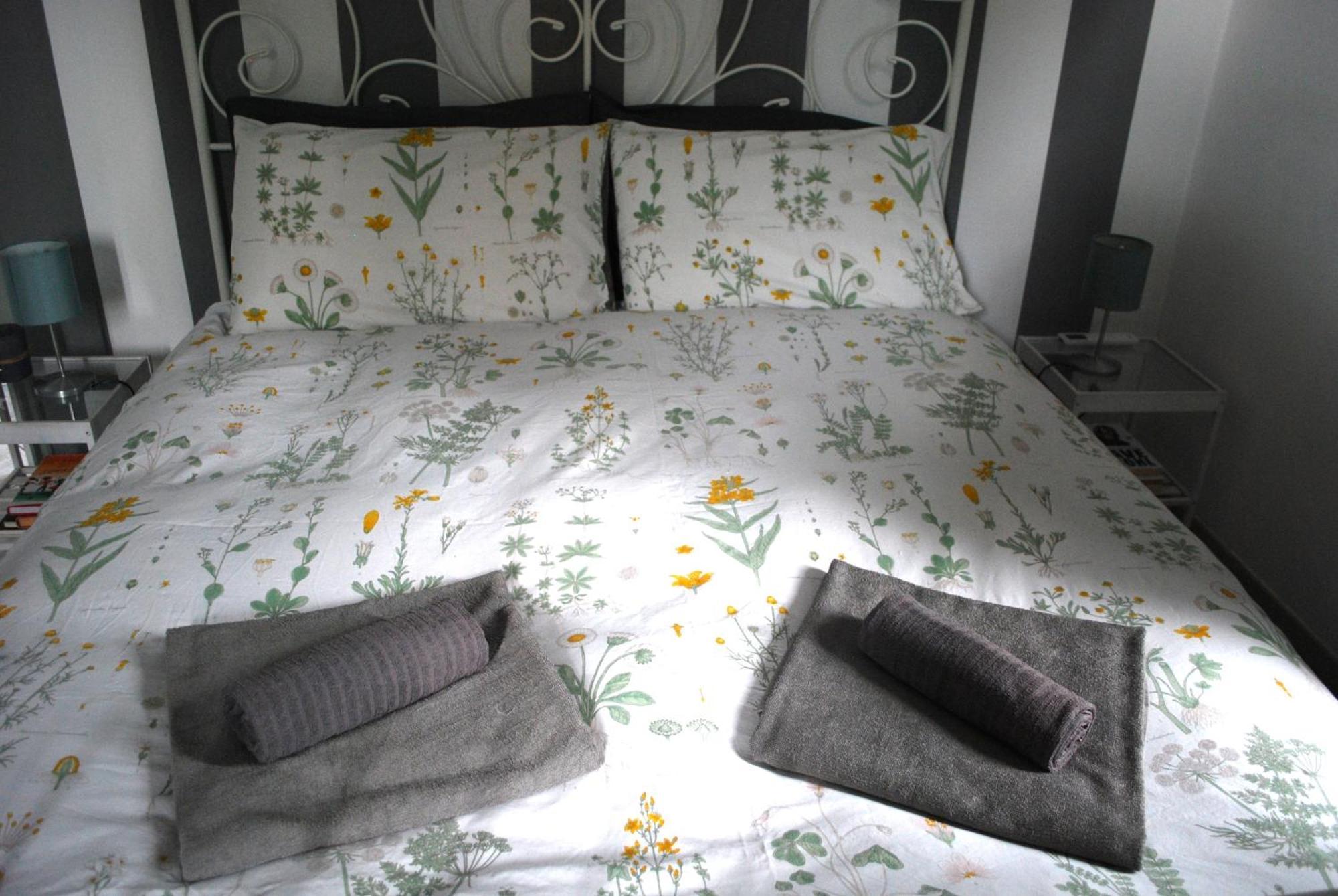 Bed and Breakfast Le Stanze Di Alicam Арона Экстерьер фото